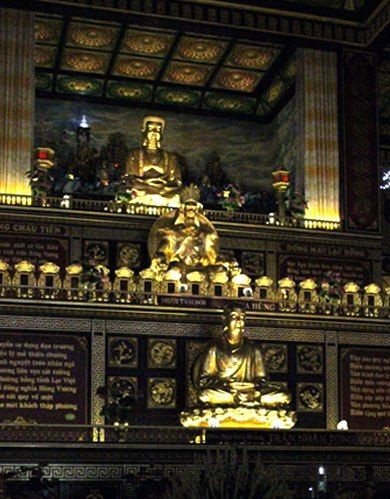 Ngôi đền dát vàng trong khu du lịch Đại Nam